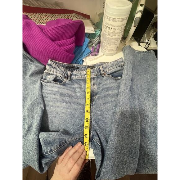 Talbots Women’s Distressed Size 10 High Wast Relaxed Fit Straight Leg Blue Jeans - Picture 10 of 10